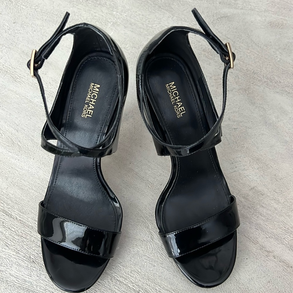 Michael Kors Black Patent Leather Sandal‎ Heels Women’s Size 7.5 - Picture 2 of 10